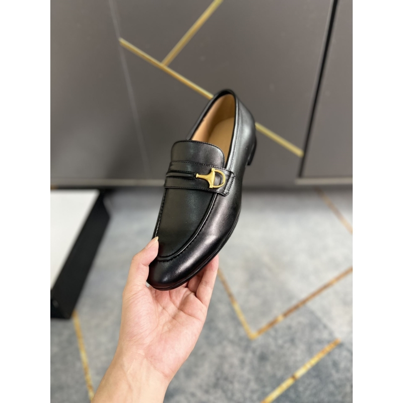 G*u*i leather shoes